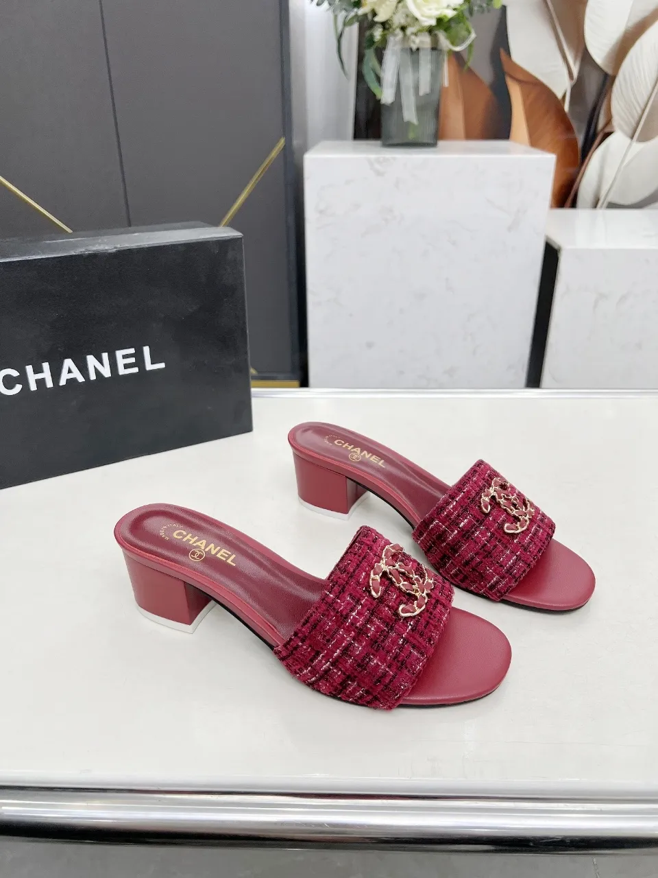 👟👟Ex-factory price 380👟👟 Genuine leather sole +30 chanel Chanel 2024 new slippers🔥🔥 Official website counter, fabric sheepskin, lining sheepskin, foot pad goatskin, 3 colors optional, size 35-42, genuine leather sole +30